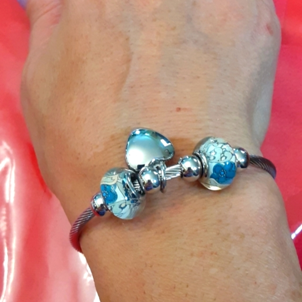 Bracelet bangle heart charm